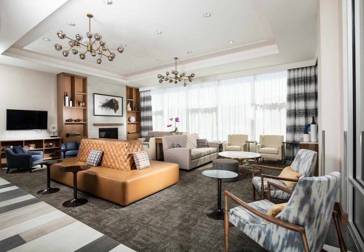 Pomeroy Hotel Fort Mcmurray Buitenkant foto