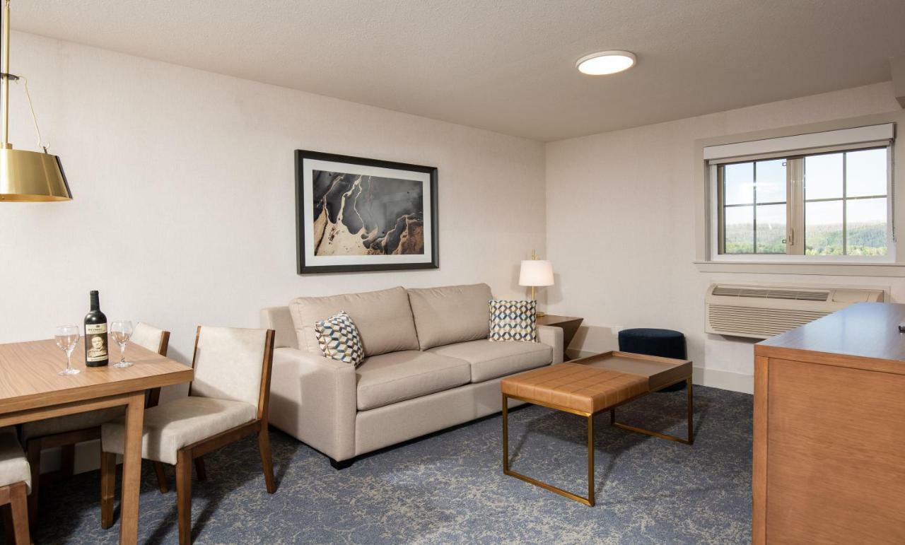 Pomeroy Hotel Fort Mcmurray Buitenkant foto