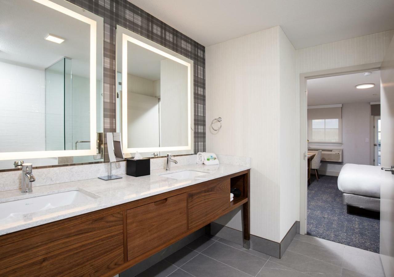 Pomeroy Hotel Fort Mcmurray Buitenkant foto