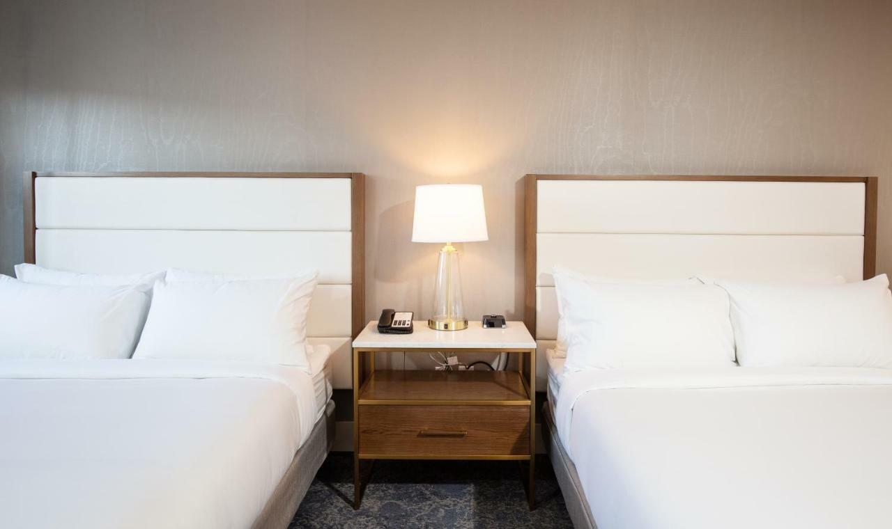 Pomeroy Hotel Fort Mcmurray Buitenkant foto