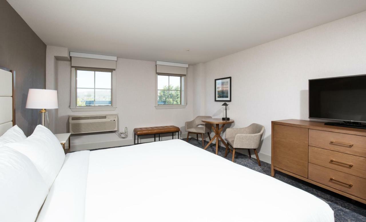 Pomeroy Hotel Fort Mcmurray Buitenkant foto