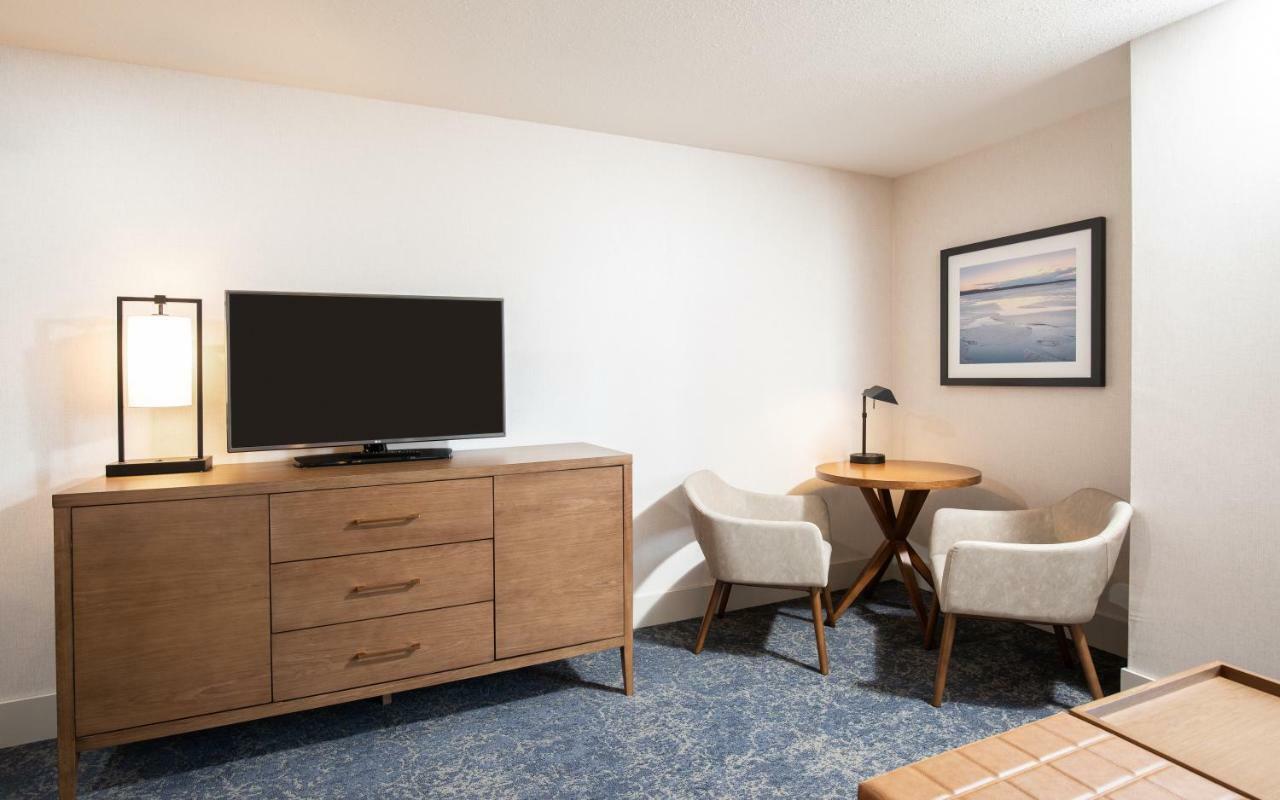 Pomeroy Hotel Fort Mcmurray Buitenkant foto