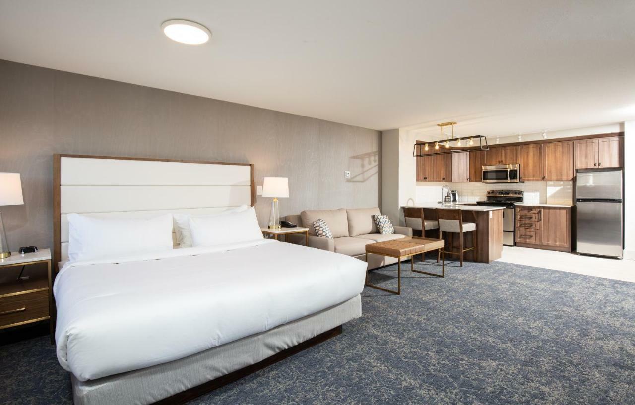 Pomeroy Hotel Fort Mcmurray Buitenkant foto
